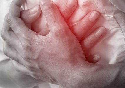 أخطر أعراض الإصابة بالأزمة القلبية