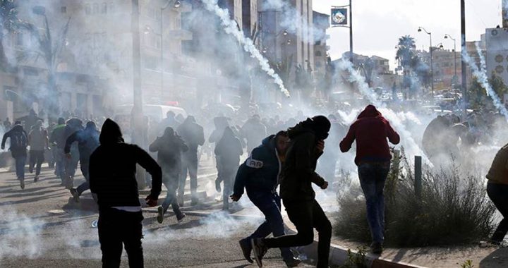 اندلاع مواجهات مع قوات الاحتلال في بلدة الرام شمال القدس
