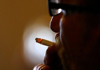 انخفاض أعداد المدخنين الذكور