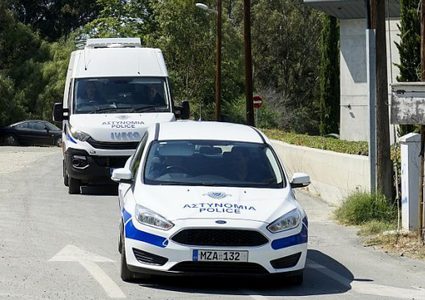 قبرص: اعتقال ثلاثة يشتبه بأنهم يرتبطون بحافلة تجسس لإسرائيي