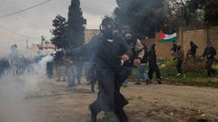 إصابات بالاختناق جراء قمع الاحتلال مسيرة كفر قدوم الأسبوعية