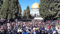 50 ألف مصلٍ يؤدون صلاة الجمعة في الأقصى