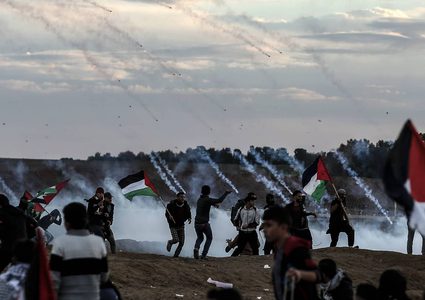 اصابة 30 مواطنًا جراء قمع الاحتلال لمسيرات العودة شرق غزة