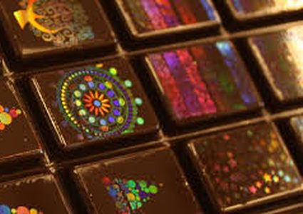 سويسرا.. علماء يبتكرون طريقة جديدة لتلوين الشوكولاته