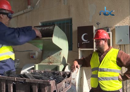 الحاج موسى الحروب يعيد تدوير النفايات حفاظاً على البيئة