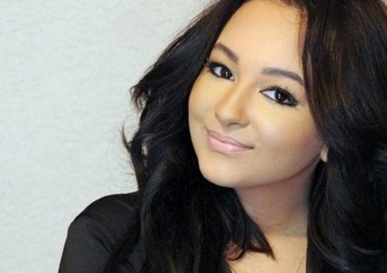 ملكة جمال وصديقة سابقة لنجم ليفربول متهمة بتمويل "داعش"