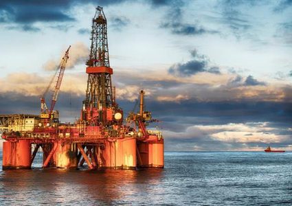 النفط يهبط.. ويحقق مكاسب