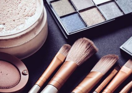تحذير.. مستحضرات التجميل تحتوي على العديد من المواد المسرطنة
