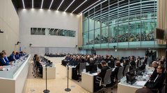 خبراء: قرار الجنائية الدولية يفرض حظر السفر على قادة الاحتلال