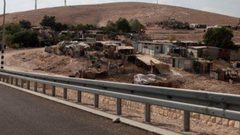 كاتس: أوقفنا إخلاء الخان الأحمر خوفاً من اجراءات الجنائية الدولية