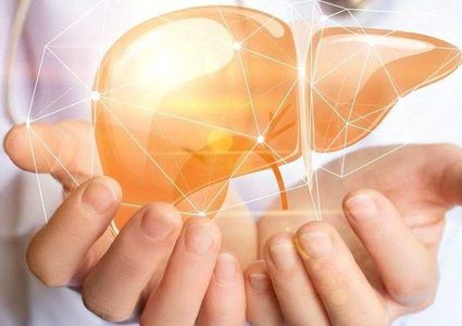 أبرز المشروبات التي تنظف الكبد من السموم