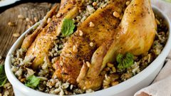 الديك الرومي مع الأرز والمكسرات