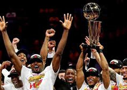 رابتورز يصعق مافريكس ويتقدم