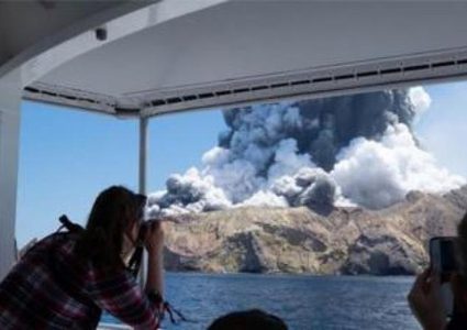 نيوزيلندا: ارتفاع حصيلة ضحايا البركان إلى 19 قتيلا