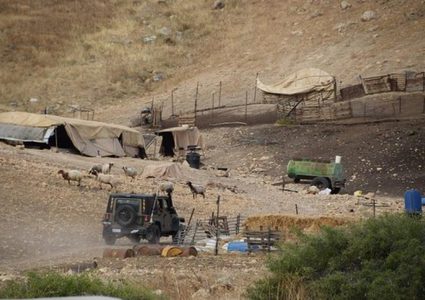 الاحتلال يفكك بركسات جنوب طوباس