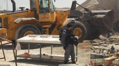 الاحتلال يقتلع اشجار و يستولي على خيام شرق نابلس