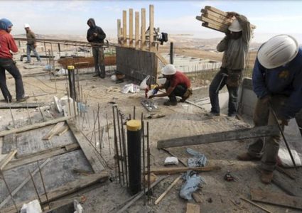 مصرع عامل من إذنا في الداخل المحتل