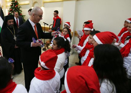 الحمدلله يهنىء الشعب الفلسطيني بمناسبة أعياد الميلاد