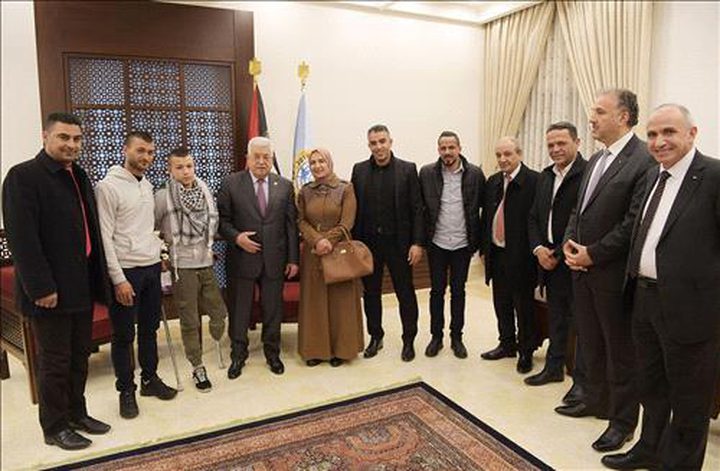 الرئيس يستقبل المصور الصحفي معاذ عمارنة وعدد من المصابين