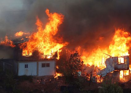 حريق يدمر عشرات المنازل في تشيلي