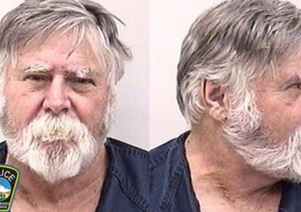 أمريكا.. "بابا نويل" يسرق مصرفا ويوزع النقود على المارة !