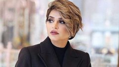 الفاشينيستا الكويتية نهى نبيل تأكل الورق