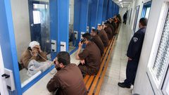 الاحتلال يواصل حرمان الاسير البنا من زيارة عائلته