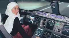 أول سورية تقود طائرة بمفردها في بريطانيا