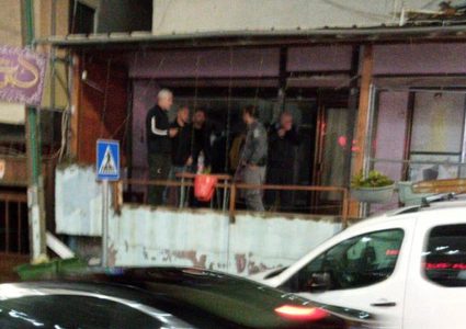 إصابتان بجريمتي اطلاق نار وطعن داخل اراضي عام 48