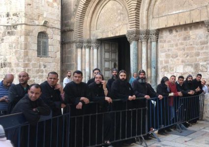 الخارجية: الاحتلال يتحمل مسؤولية عن اقتحام مستوطن لكنيسة القيامة