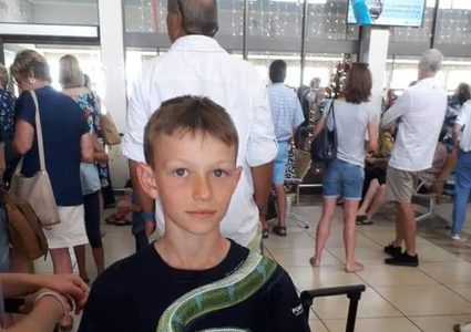 جنوب أفريقيا.. أمن مطار يطلب من طفل خلع قميصه لأنه "مثير للفزع"