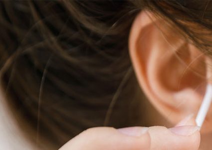 تحذير.. شمع الأذن يمكن أن يتسبب بفقدان حاسة السمع