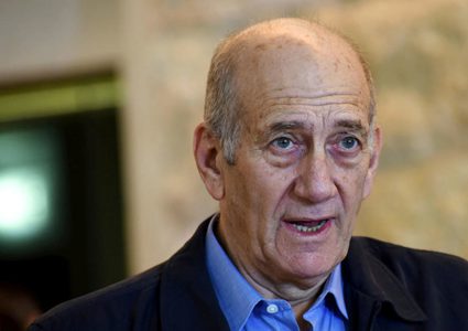 أولمرت يعلن دعمه لترأس غانتس حكومة الاحتلال القادمة