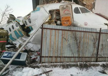 مقتل 14 شخصاً واصابة 35 جراء تحطم طائرة ركاب كازاخستانية