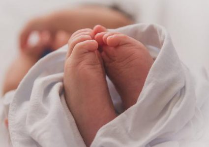 دراسة تكشف تأثير بدانة الأم أثناء الحمل على ذكاء طفلها