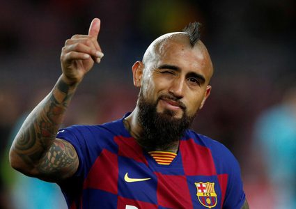 نجم برشلونة يعلق على شكواه ضد ناديه الكتالوني