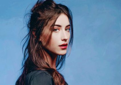 هازال كايا تنشر صور طفلها لأول مرة