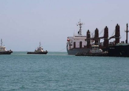 جماعة الحوثيون  تتهم التحالف العربي باحتجاز سفن نفط