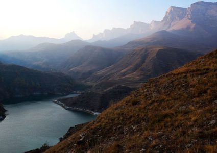 في حادثة غريبة...سرقة كل أسماك السلمون من بحيرة