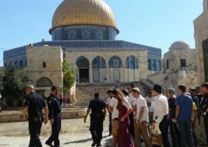 مستوطنون يقتحمون المسجد الأقصى