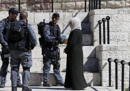 الاحتلال يهدد بسحب هويات معتقلين من العيسوية