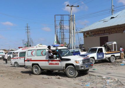 90 قتيلا في انفجار عند نقطة تفتيش بمقديشو