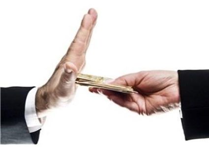 ثلاث متهمين بجريمة الرشوة في قبضة محكمة جرائم الفساد