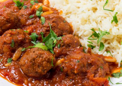 كباب مع صوص الطماطم