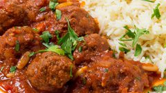 كباب مع صوص الطماطم