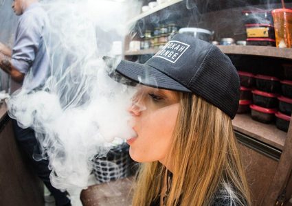 إصابة شاب بعدوى قاتلة بسبب تدخين الشيشة