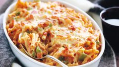 مكرونة بالفرن بالطماطم وجبن الموزريلا