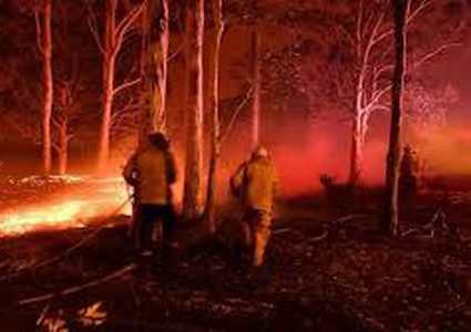 حرائق استراليا تتسبب بمقتل 3 اشخاص