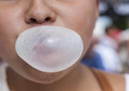 معلومات مهمة عن العلكة في يوم  صناعتها