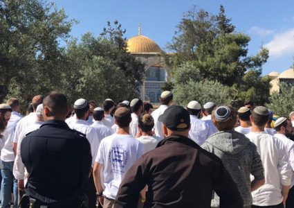 مستوطنون يقتحمون المسجد الأقصى